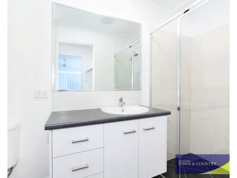 2/20 Schaefer Drive, Armidale NSW 2350