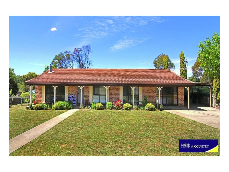2 Howard Place, Armidale NSW 2350