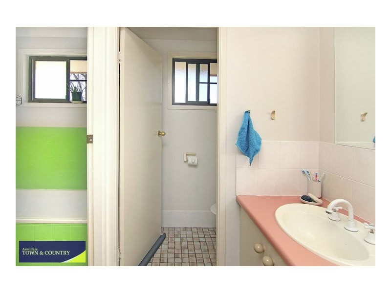 2 Howard Place, Armidale NSW 2350