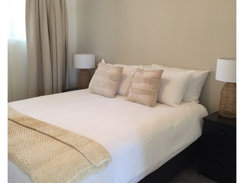 2/12 College Avenue, Armidale NSW 2350