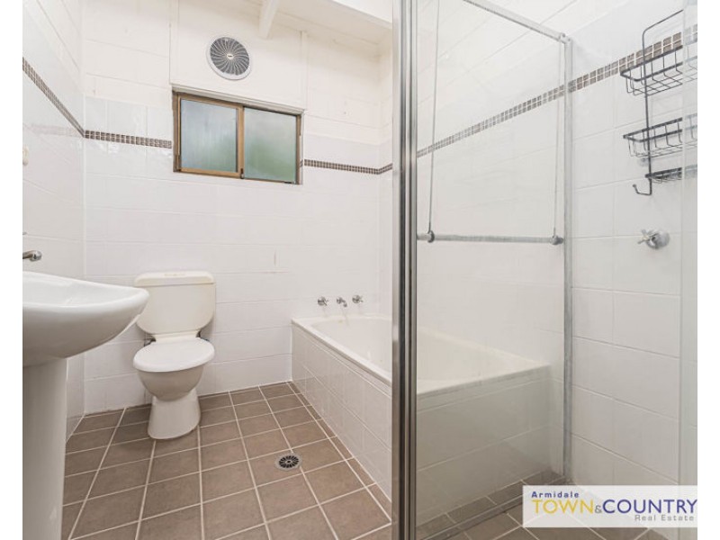 2/18 Nyssa Street, Armidale NSW 2350