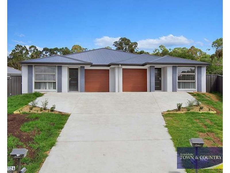 2/24 Schaefer Drive, Armidale NSW 2350