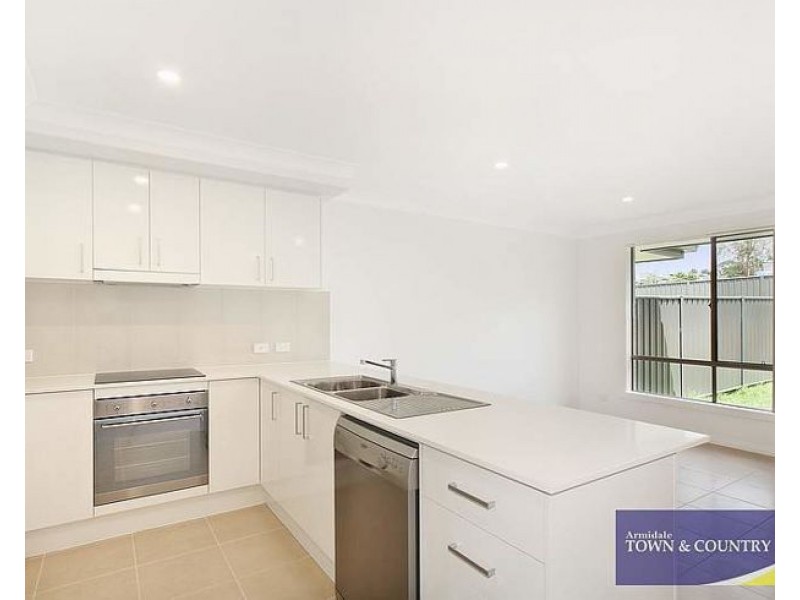 2/24 Schaefer Drive, Armidale NSW 2350
