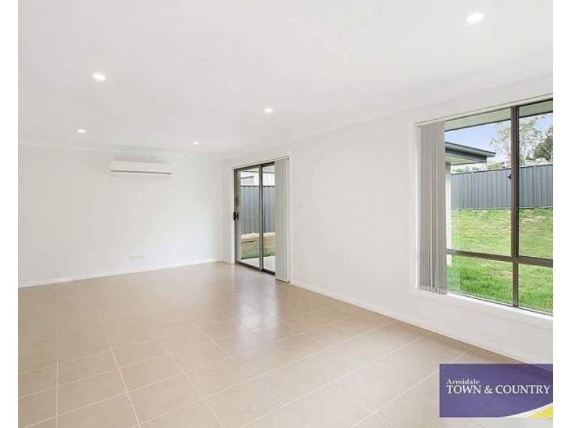 2/24 Schaefer Drive, Armidale NSW 2350