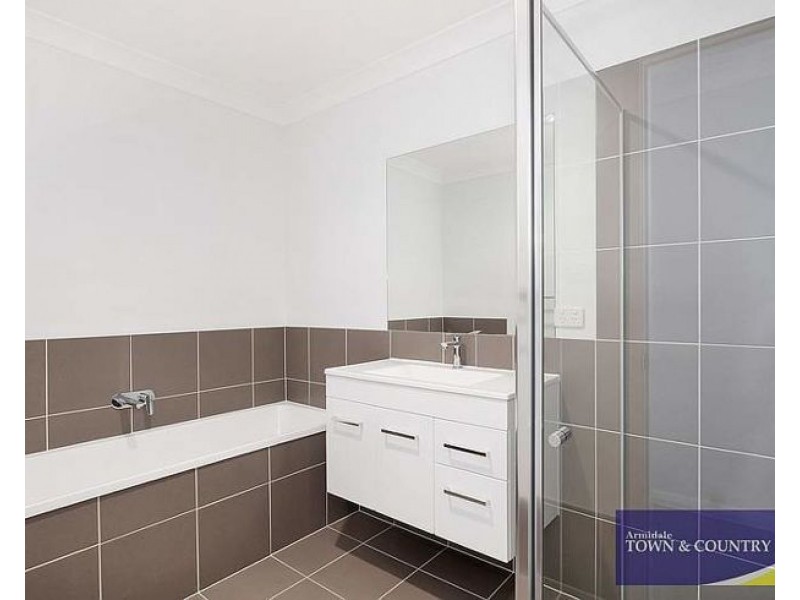 2/24 Schaefer Drive, Armidale NSW 2350