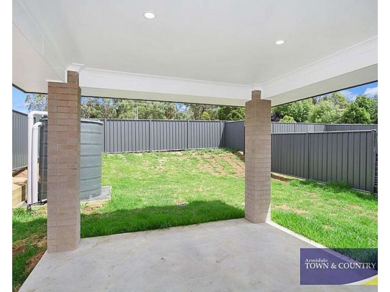 2/24 Schaefer Drive, Armidale NSW 2350
