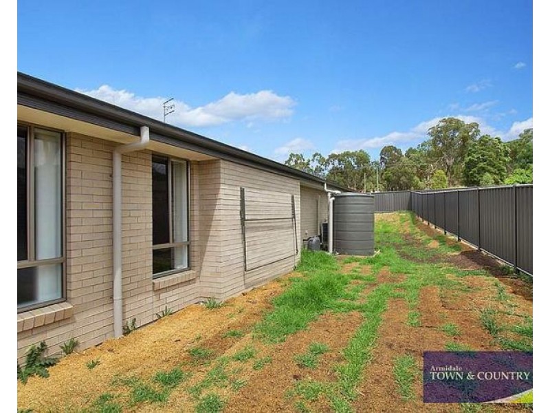 2/24 Schaefer Drive, Armidale NSW 2350