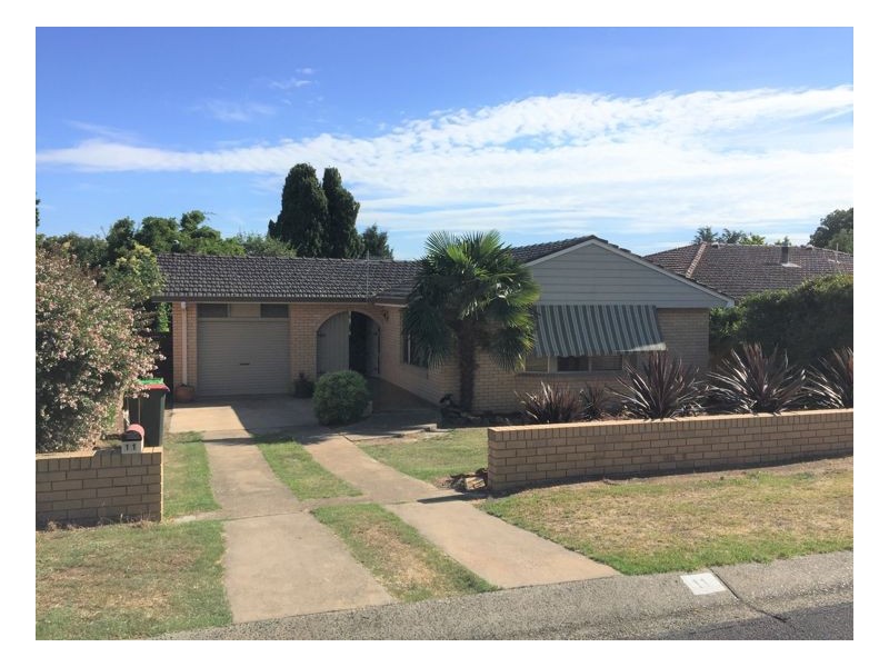 11 Mckeon Avenue, Armidale NSW 2350