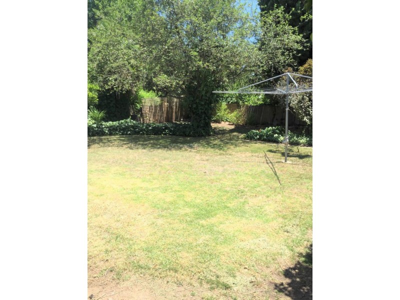 11 Mckeon Avenue, Armidale NSW 2350