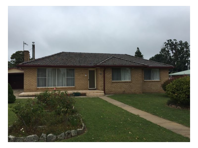 2 Wirruna Street, Guyra NSW 2365