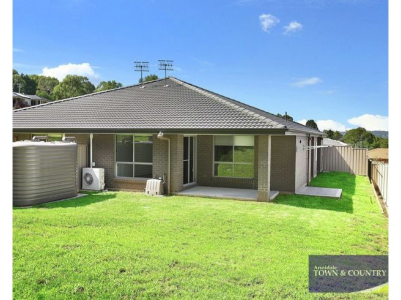 2/11 Grandview Crescent, Armidale NSW 2350
