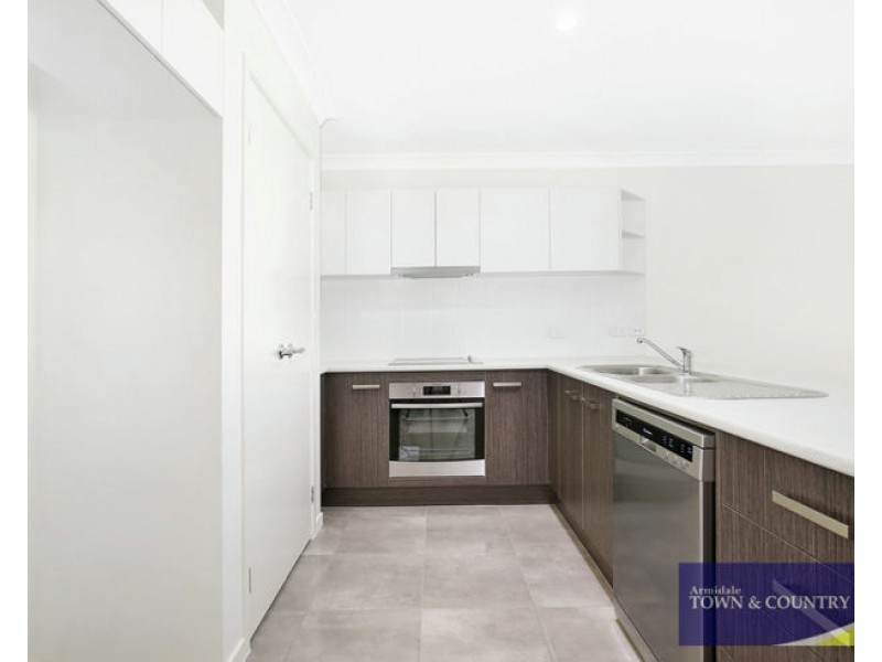 2/11 Grandview Crescent, Armidale NSW 2350