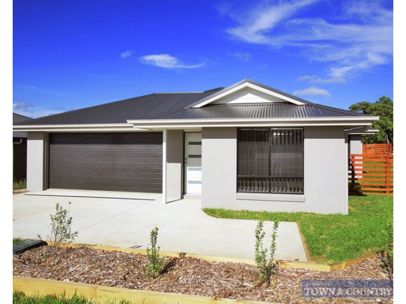 16 Holmfield Drive, Armidale NSW 2350