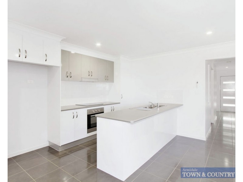 16 Holmfield Drive, Armidale NSW 2350