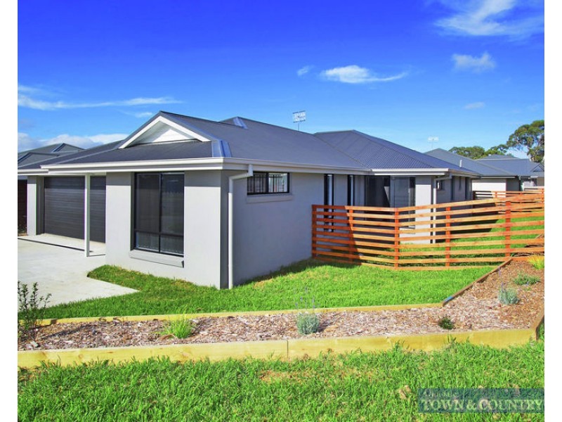 16 Holmfield Drive, Armidale NSW 2350