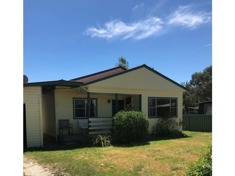 35 Claude Street, Armidale NSW 2350