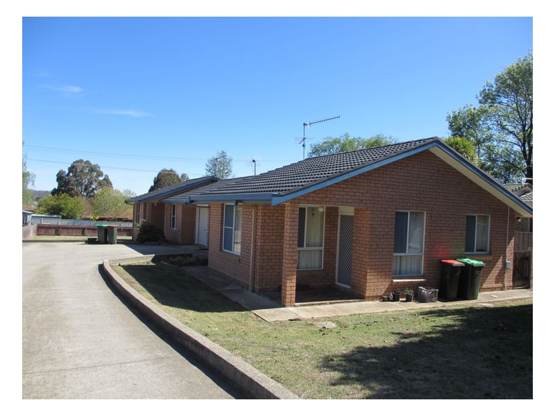 2/10 Northey Drive, Armidale NSW 2350