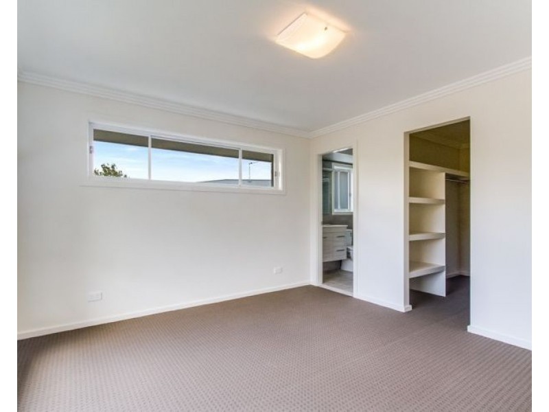 16 Albion Close, Armidale NSW 2350