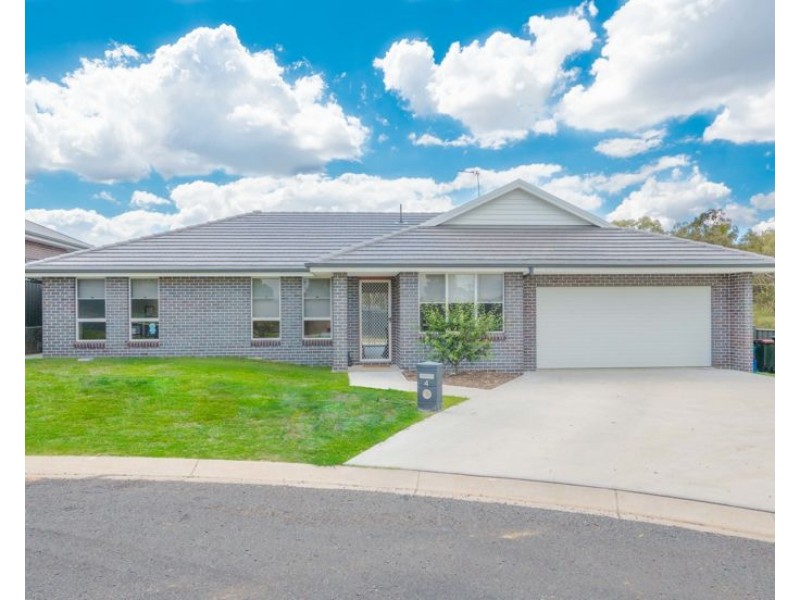 4 McGrath Place, Armidale NSW 2350