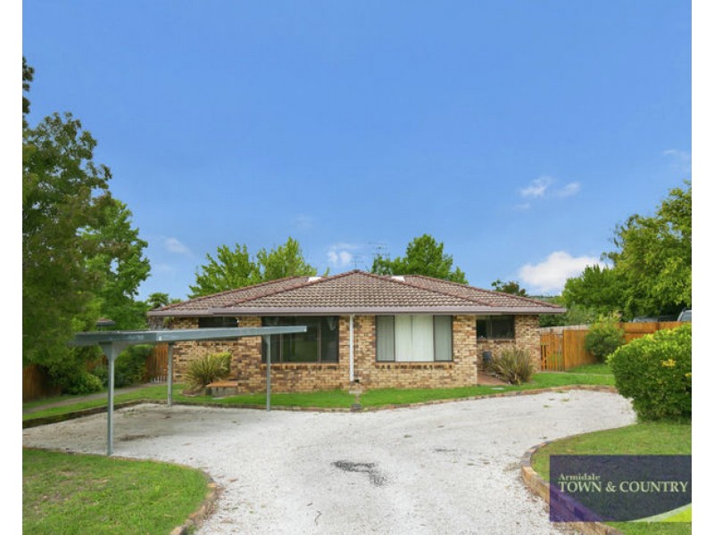 2/4 Wade Avenue, Armidale NSW 2350