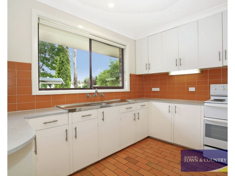 2/4 Wade Avenue, Armidale NSW 2350