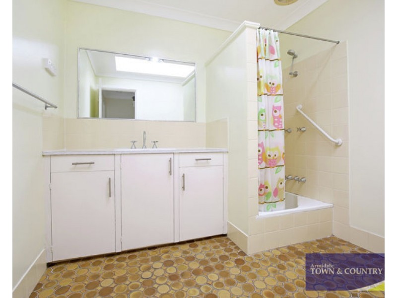 2/4 Wade Avenue, Armidale NSW 2350