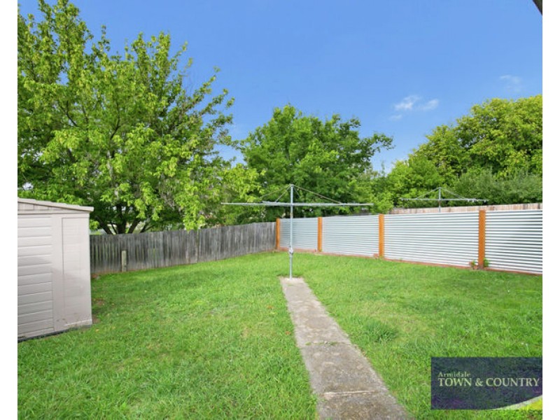 2/4 Wade Avenue, Armidale NSW 2350