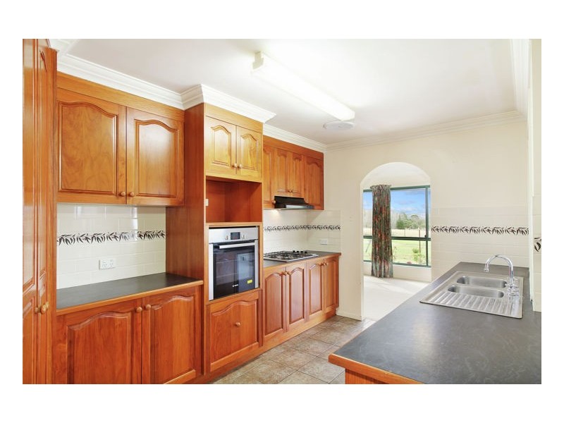 137 Long Swamp Road, Armidale NSW 2350