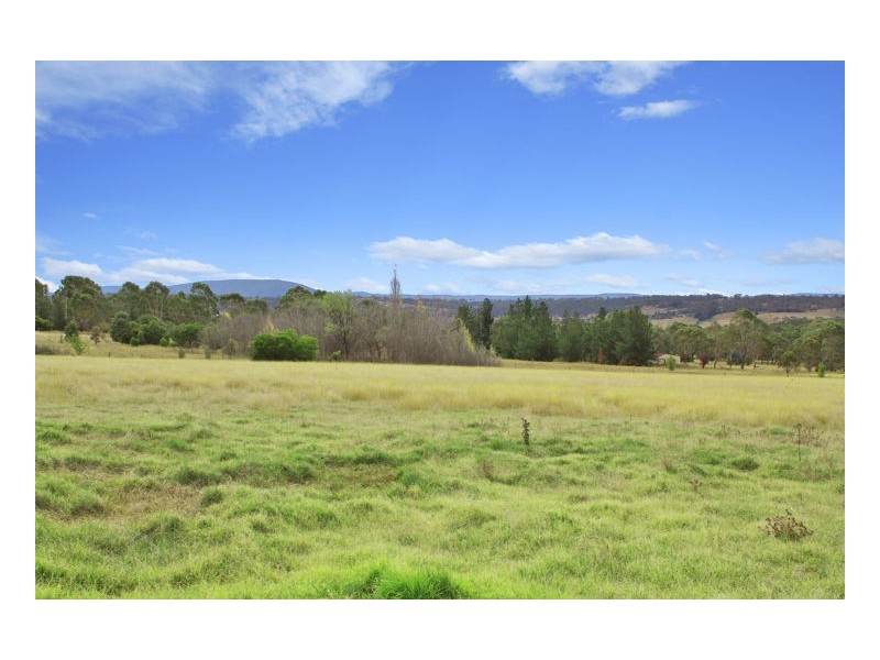 137 Long Swamp Road, Armidale NSW 2350