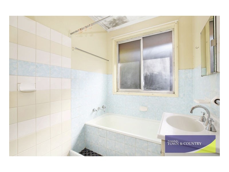 13 Carey Avenue, Armidale NSW 2350