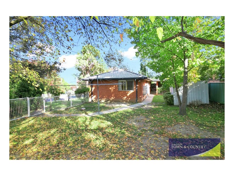 13 Carey Avenue, Armidale NSW 2350