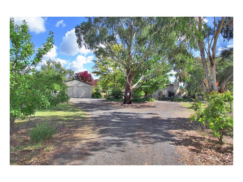 8 Barloo Road, Armidale NSW 2350
