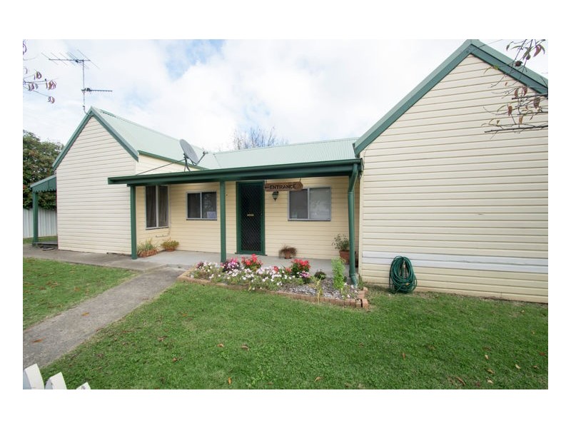 100 Golgotha Street, Armidale NSW 2350