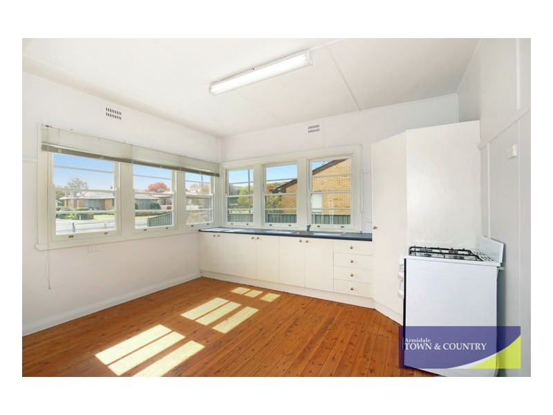 6 Lackey Street, Guyra NSW 2365