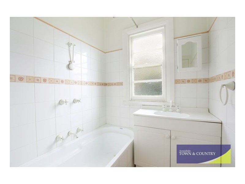 6 Lackey Street, Guyra NSW 2365