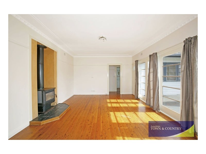 6 Lackey Street, Guyra NSW 2365