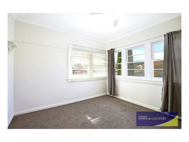 6 Lackey Street, Guyra NSW 2365