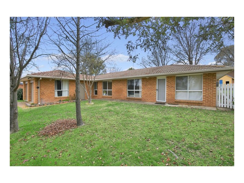 9 Howard Place, Armidale NSW 2350