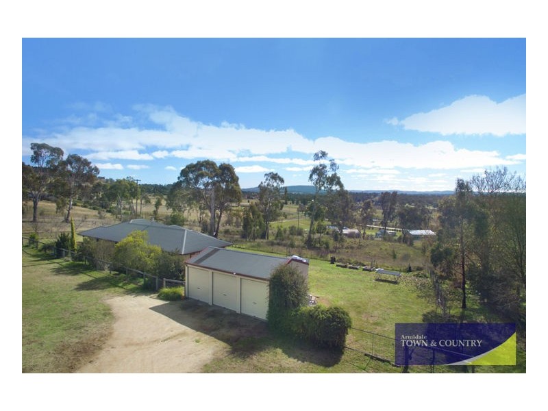 2 Durham Road, Armidale NSW 2350