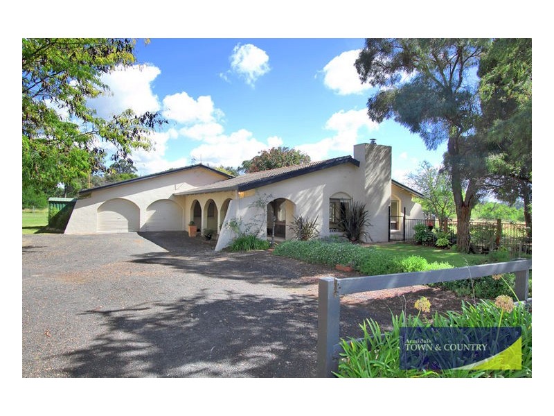 8 Barloo Road, Armidale NSW 2350