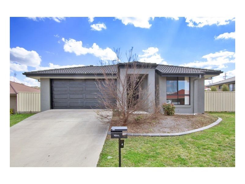 4 Earle Page Drive, Armidale NSW 2350