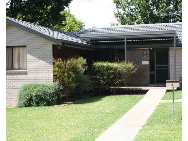 Room 4/4 Salmon Avenue, Armidale NSW 2350