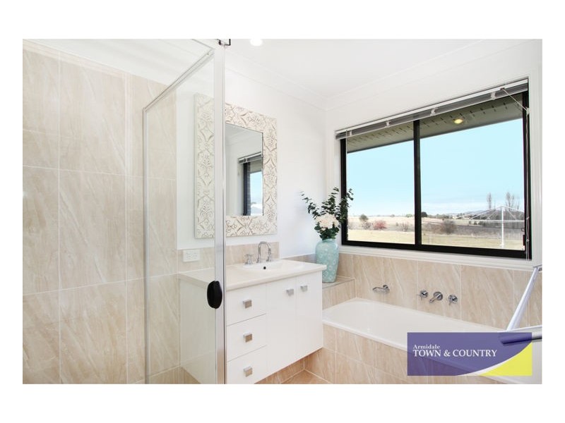 1 Sandon Close, Uralla NSW 2358