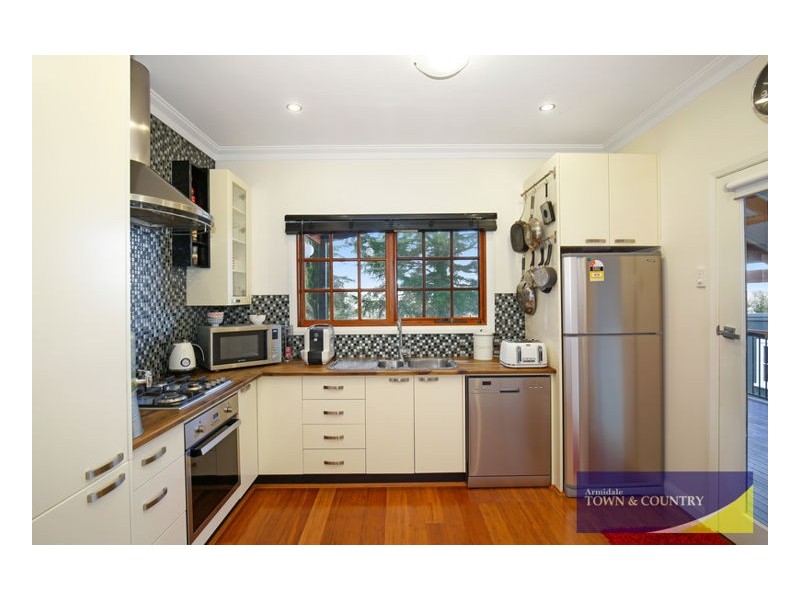 27 Laurence Avenue, Armidale NSW 2350