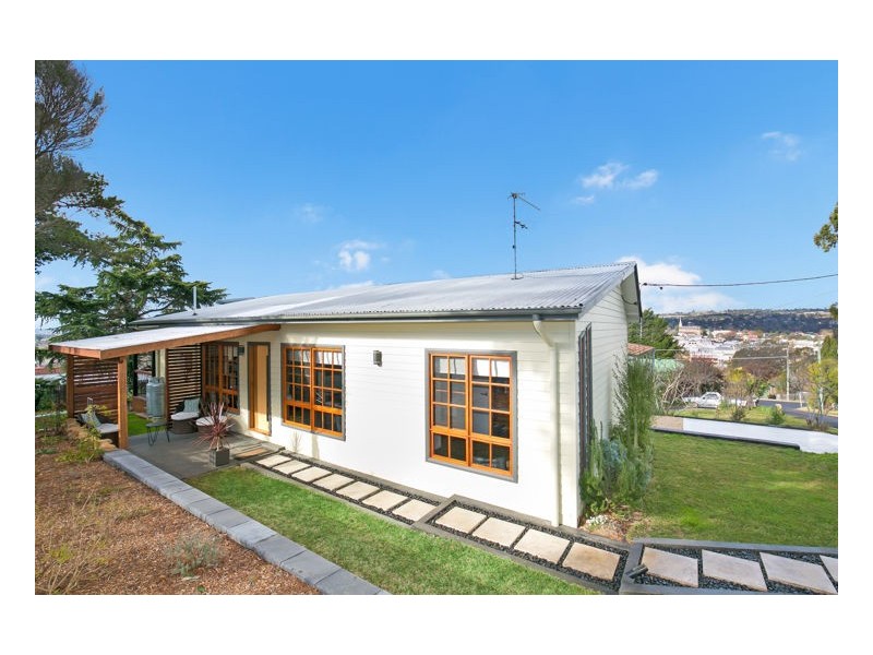 27 Laurence Avenue, Armidale NSW 2350