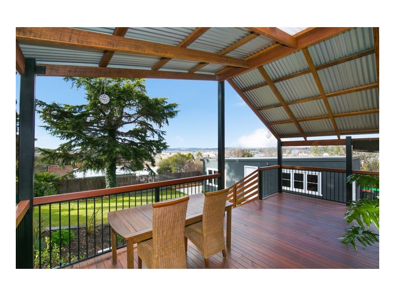 27 Laurence Avenue, Armidale NSW 2350