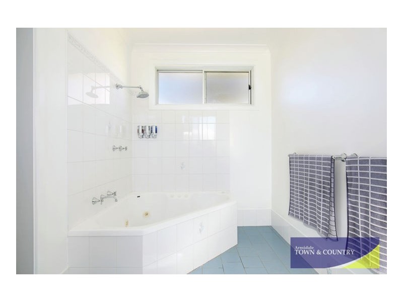 10 Holmes Avenue, Armidale NSW 2350