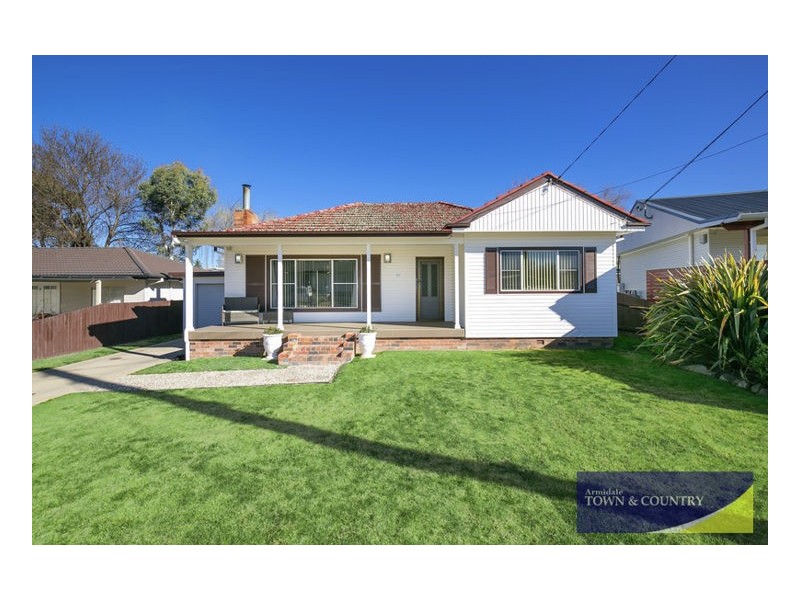 10 Holmes Avenue, Armidale NSW 2350