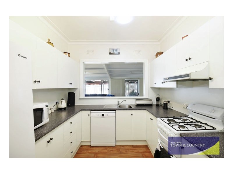 10 Holmes Avenue, Armidale NSW 2350