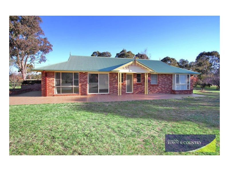 6 Campbell Parade, Armidale NSW 2350